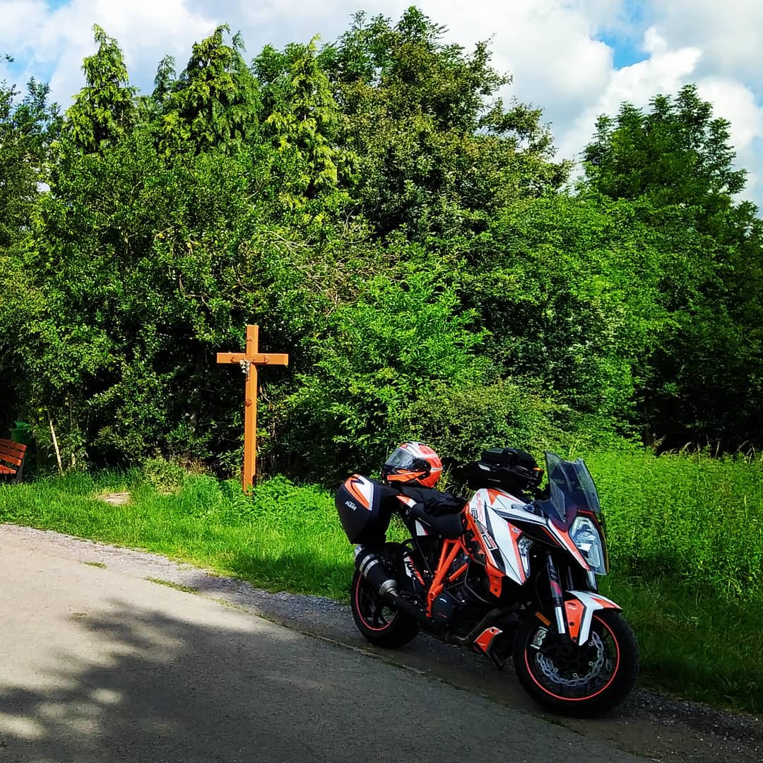Nope, that cross has nothing to do with KTM, but I liked the bench behind it! #ktmsuperduke #ktm #motorbike #motorcycle #motortravel #motortraveller #motortrip #belgium #havingagoodtime